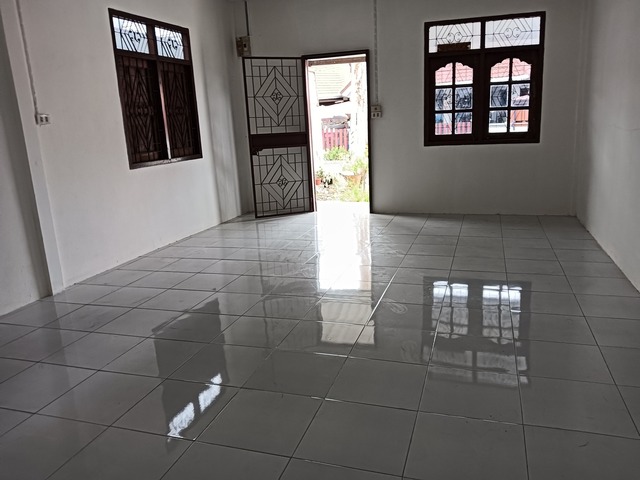 ขายบ้านแฝดชั้นเเดียวสภาพดีพร้อมอยู่ซอยวัดหนองเกตุใหญ่ตำบลหนองปลาไหล อำเภอบางละมุง จังหวัดชลบุรี