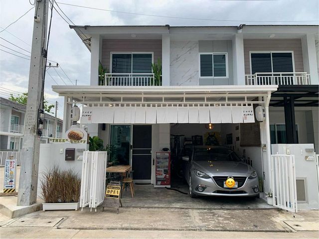 โซนสันกำแพง #ขาย 2.3 ล้านบาท 22.1 ตรว. ทาวน์โฮม 2 ชั้น ในโครงการใหม่ ใกล้เมืองสุดๆ หลังม.พายัพ น้ำไม่ท่วม