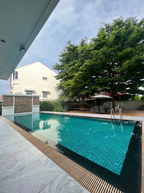 ขายบ้านเดี่ยว 2 ชั้น 2 หลัง สไตล์ โมเดิร์น บนเนื้อที่ 1 ไร่ ซอยจรัญสนิทวงศ์ 35 พูลวิลล่า กลางเมือง ใกล้โรงพยาบาลศิริราช