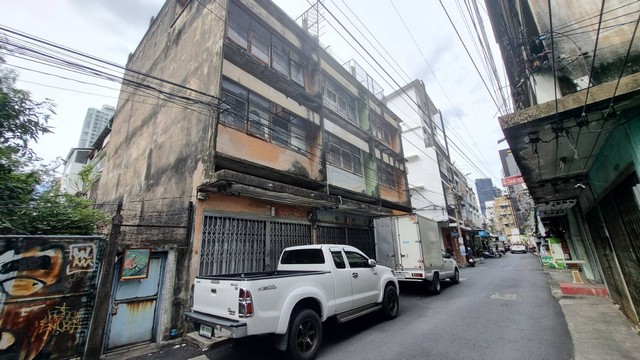 ขายอาคารพาณิชย์บางรัก 3 ชั้น 2 คูหา ใกล้ BTS ศาลาแดง ราคา 20 ล้านบาท