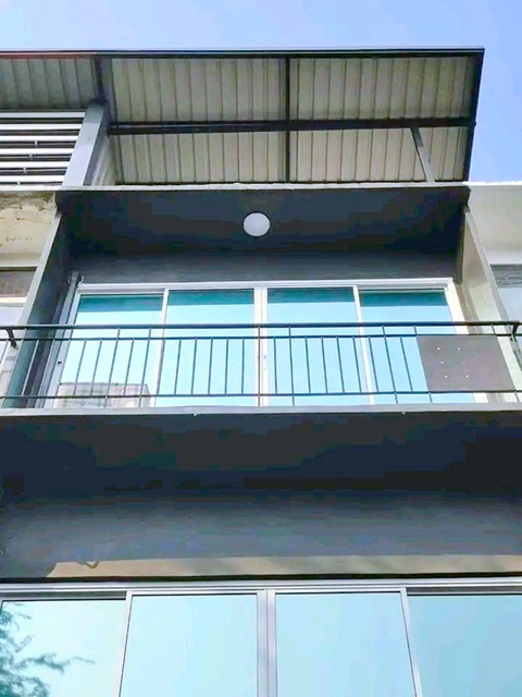 MRT วงศ์สว่าง 2.0 กม.ประชาชื่น 30-38 ม.ธุรกิจบัณฑิตย์ 2.0 กม. 3 นอน 3 น้ำ ให้เช่าทาวน์เฮ้าส์ 3 ชั้น  ตลาดบองมาร์เช่ 1.2 กม