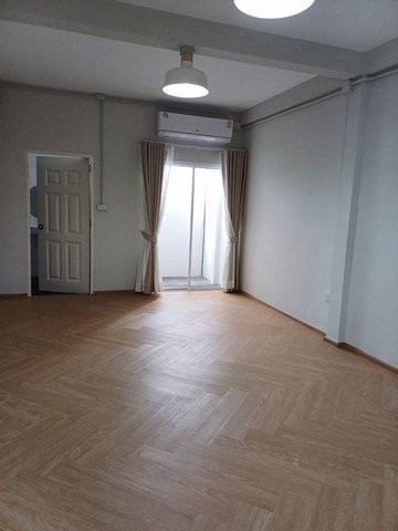 ให้เช่าบ้านเดี่ยว หลังมุม  3 ห้องนอน 5 ห้องน้ำ  ใกล้MRTสุทธิสาร เหมาะพักอาศัย ออฟฟิศ