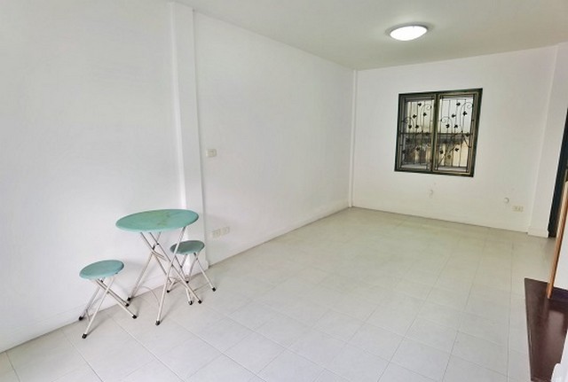 ขายทาวน์โฮม 2 ชั้น ตำแหน่งต้นโครงการ ราคาถูกที่สุด เดอะ วิลล่า รัตนาธิเบศร์  ราชพฤกษ์ ซอยท่าอิฐ