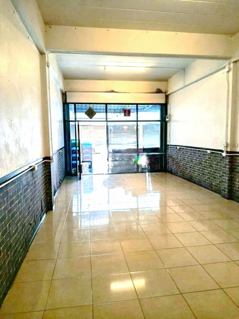 ตรงข้าม ม.ราชภัฎเชียงราย เมกาโฮม เชียงราย 1.5 กม.ให้เช่าตึกแถว 2 ชั้น 36 ตร.วา. 152 ตร.ม. 2 นอน ทำเลดี 2 น้ำ ตลาดสดบ้านดู่ 2 กม.