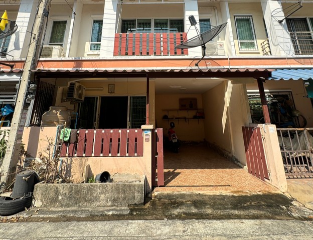 ขายทาวน์เฮ้าส์หมู่บ้านณัฐยาซอย 3  | อยู่หน้าค่ายกำแพงเพชรกระทุ่มแบน