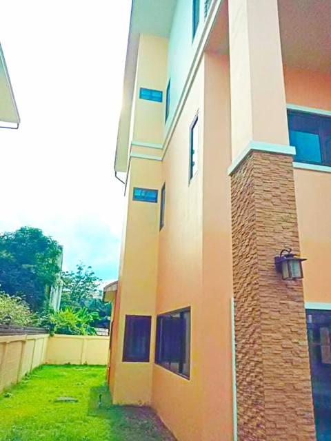 ใจกลางหาดใหญ่ 3ชั้น 120ตรว. 5นอน  ถ.เพชรเกษม39-47 ตลาดกิมหยง 7แอร์ ให้เช่าโฮมออฟฟิต