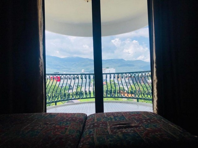 คอนโดให้เช่า ฮิลล์ไชด์ 4 (Hillside 4) ชั้น 9 วิวดอยสุเทพ  ทำเลทอง: ถนนนิมมานเหมินทร์ เชียงใหม่ ใจกลางแหล่งท่องเที่ยวและไลฟ์สไตล์ รายละเอียดห้องขนาดห้อง: 45 ตร.ม.ชั้น 9 วิวสวยดอยสุเทพ1 ห้องนอน / 1 ห้องน้ำ / 1 ห้องนั่งเล่นเฟอร์นิเจอร์ครบ พร้อมเข้าอยู่ทันที ค่าเช่า: 12,000 บาท/เดือน (รวมค่าส่วนกลางแล้ว) สิ่งอำนวยความสะดวกระบบรักษาความปลอดภัย 24 ชม.ที่จอดรถฟิตเนสร้านค้า / ร้านอาหาร / ร