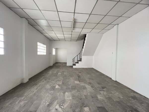 ทาวน์เฮ้าส์ 3 ชั้น 1/2   เลขที่ 122/332 ซอยประชาอุทิศ 91/2 ถนนประชาอุทิศ แขวงทุ่งครุ เขตทุ่งครุ กรุงเทพมหานคร 10140