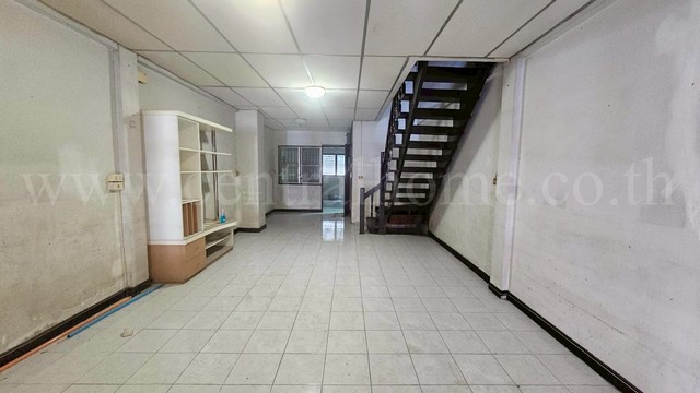 ทาวน์เฮ้าส์ ธนินทร วิลเลจ ซอยวิภาวดีรังสิต 35 ใกล้สนามบินดอนเมือง