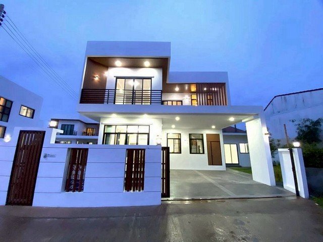 พูลวิลล่าสวยสร้างใหม่ 2 ชั้น สไตล์โมเดิร์น ทำเลดี โซนแม่เหียะ