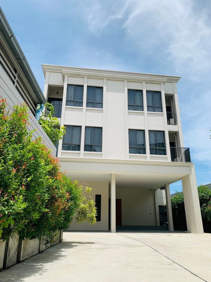 ให้เช่าบ้านเดี่ยวหรู 3 ชั้น – ราชดำเนิน  4 ห้องนอน | 6 ห้องน้ำ | ครัวบิลท์อิน• ที่จอดรถ 4 คัน พร้อมห้องแม่บ้านตกแต่งครบ Full Finished พร้อมเข้าอยู่ทันทีให้เช่า 125,000 บาท/เดือนสัญญาขั้นต่ำ 1 ปีแรกเข้า ประกัน2 เดือน + ล่วงหน้า1 เดือนทำเลศักยภาพใจกลางราชดำเนิน รายล้อมด้วยสิ่งอำนวยความสะดวกครบครัน เหมาะสำหรับครอบครัวหรือผู้บริหารที่มองหาบ้านคุณภาพสนใจสอบถามข้อมูลเพิ่มเติม  