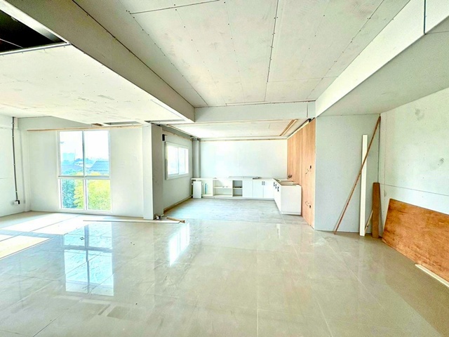 ให้เช่าอาคารพาณิชย์ 3 คูหา 4.5 ชั้น MRTแยกลำสาลี 800 ม.ตีทะลุกัน ใหม่ 72 ตร.วา. 1,168 ตร.ม. กรุงเทพกรีฑา 3.1 กม. ม.นิด้า1.3 กม.4เลน จอดรถ