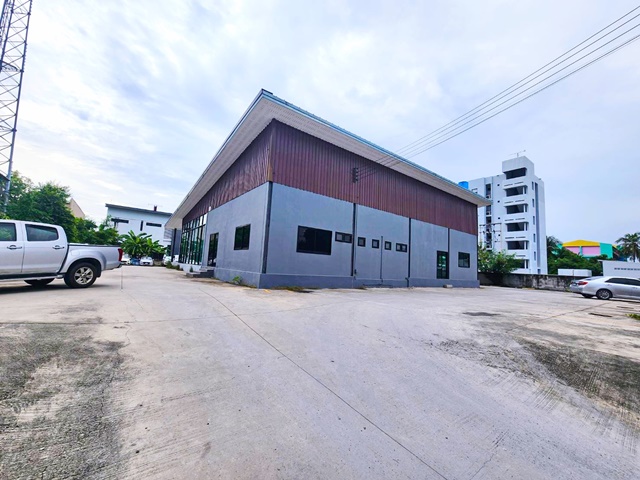 อาคารสำนักงาน ชั้นเดียว 505ตร.ม. เกือบ 1 ไร่ 20-30จอดรถ บิ๊กซี ชลบุรี 1กม. เซ็นทรัล ชลบุรี 1.2กม. ตึกคอม 2กม ติดถนนสุขุมวิท ห้วยกะปิ  