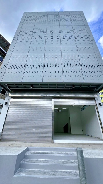 ม.นิด้า 900 ม. ซ.รามคำแหง 89-93 ให้เช่าอาคารพาณิชย์สร้างใหม่ เฉพาะชั้น 1 และชั้นลอย 2คูหาติดถนนใหญ่ แยกลำสาลี ถ.รามคำแหง ศรีนครินทร์ 