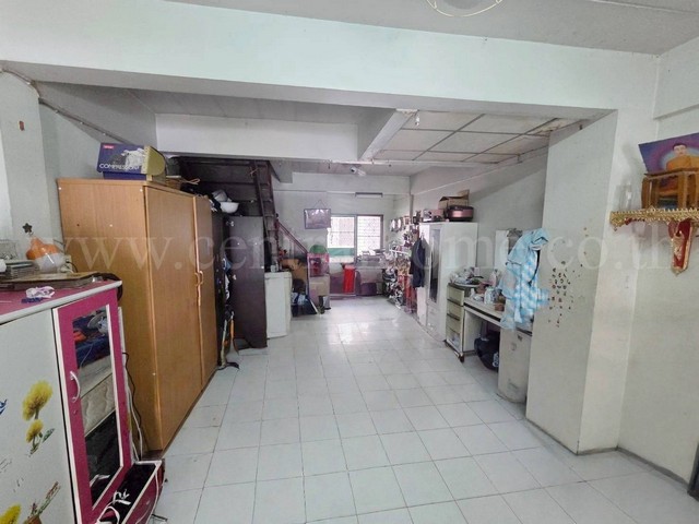 ทาวน์เฮ้าส์ หมู่บ้าน รินทร์ทอง ลำลูกกา - คลอง 2 ใกล้รถไฟฟ้า สถานีคูคต