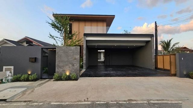 บ้านหรูพลูวิลล่า 16.5 ล้าน 108 ตรว. 4 นอน 5 น้ำ #หนองผึ้ง สารภี น้ำไม่ท่วม บ้านเดี่ยว 2 ชั้น แปลงหัวมุม ตกแต่ง #สไตล์โมเดิร์น เดินทางสะดวก