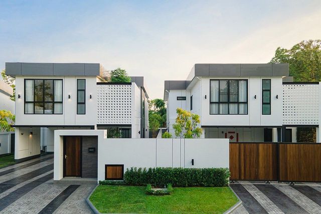 ราคาเริ่มต้น 9,900,000 บาท (ไม่มีสระว่ายน้ำ) หางดง​ สไตล์โมเดิร์น ทำเลดี ซื้ออยู่เองหรือปล่อยเช่าได้หมดค่ะ