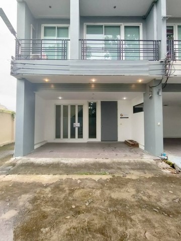 ให้เช่าอาคารพาณิชย์ฺ4ชั้นห้องมุม300ตร.ม.ย่านรามอินทราใกล้แฟชั่นไอแลนส์MRTวงแหวนรามอินทรา