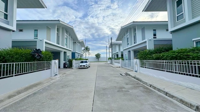 พันท้ายนรสิงห์  คฤหาสน์ ให้เช่าบ้าน 2ชั้น  50 ตร.วา. 3 นอน พระราม 2 กม.18 รร.อัสสัมชัญ พระราม2 1.9 กม. จัดเต็มเฟอร์ฯ  ตลาดสดลีลา 2.1 กม.