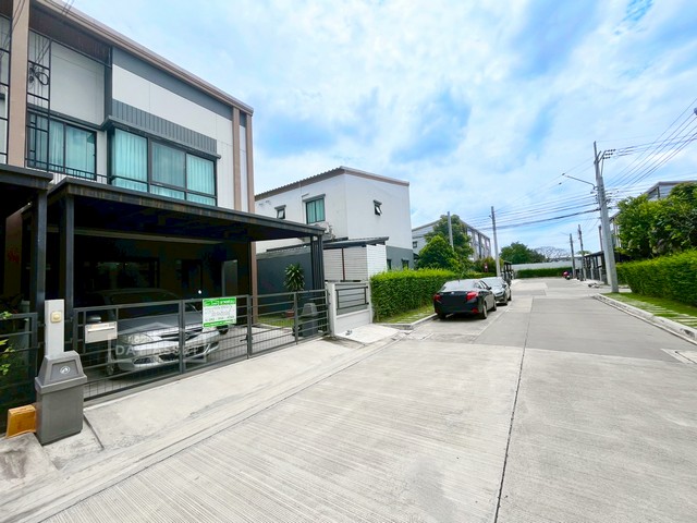 หมู่บ้าน พลีโน่ พหลโยธิน 54/1 เดินทางสะดวก ใกล้รถไฟฟ้า ทางด่วน และตลาดยิ่งเจริญ เนื้อที่ 24.8 ตร.ว. ขายเพียง 3,800,000 ล้านบาท