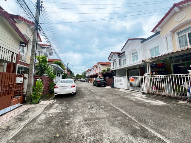 หมู่บ้านเดอะ คอนเนค 5 วงแหวน - รามอินทรา ใกล้ทางด่วนรามอินทรา-อาจณรงค์ เนื้อที่ 18 ตร.ว. ขายเพียง 2,000,000 ล้านบาท