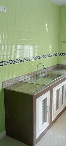 ให้เช่าบ้านเดี่ยวหลังมุม  ใกล้แยกบางคูวัด ห่างจากจุดขึ้นลงทางด่วนศรีสมานหมู่บ้านในสนามกอล์ฟ    ชวนชื่นไพร์ม บางคูวัด กรุงเทพ-ปทุม