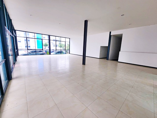 บิ๊กซี ชลบุรี 1กม.อาคารสำนักงาน ชั้นเดียว 505ตร.ม. เกือบ 1 ไร่ 20-30จอดรถ  เซ็นทรัล ชลบุรี 1.2กม. ตึกคอม 2กม ติดถนนสุขุมวิท ห้วยกะปิ