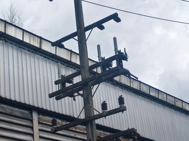 ขายที่ดินพร้อมโรงงานบ้านค่ายระยอง ขายโรงงานรีดเหล็กเส้น  บนเนื้อที่ 120 ไร่เศษ ปังสีเหลือง ติดถนนสายบ้านค่าย–บ้านบึง (3574)