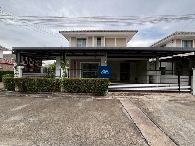 TEL:088-559 5199 คุณเอLine:https://line.me/ti/p/C0eGe0whLXให้เช่าบ้านเดี่ยว 4 ห้องนอน เฟอร์ครบ ม. ไลฟ์ซิตี้ ปาร์ค บ่อวิน บ้านพร้อมอยู่ พร้อมเครื่องใช้ไฟฟ้ารายละเอียดบ้านเช่า:ประเภท: บ้านเดี่ยว 2 ชั้นทำเล: ม. ไลฟ์ซิตี้ ปาร์ค บ่อวินขนาด: 4 ห้องนอน, 4 ห้องน้ำเฟอร์นิเจอร์และเครื่องใช้ไฟฟ้า:แอร์ 5 ตัวห้องนอนใหญ่: เตียง 6 ฟุต + ตู้เสื้อผ้า + โต๊ะเครื่องแป้งห้องนอนเล็ก 3 ห้อง: เตียง 5 ฟุต + ตู้เสื้อผ้าโซฟา 1 ชุด