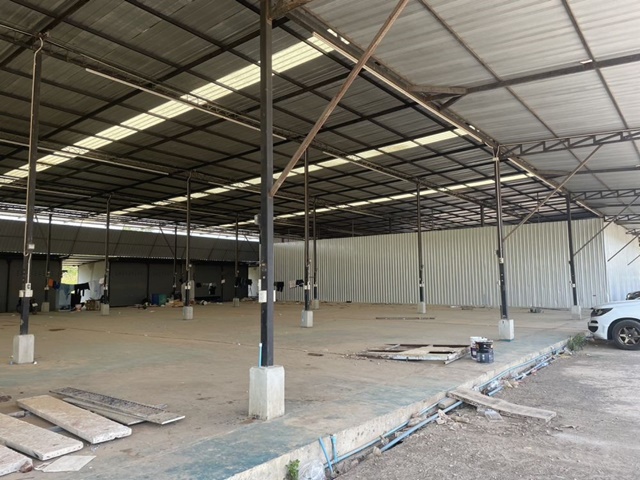  ถูกสุดใน3โลก 70-80 บาทต่อตรม. กบินทร์บุรี พื้นที่ 195 ตรม. เครือสหพัฒน์  ติดถนนใหญ่ โกดังให้เช่า  