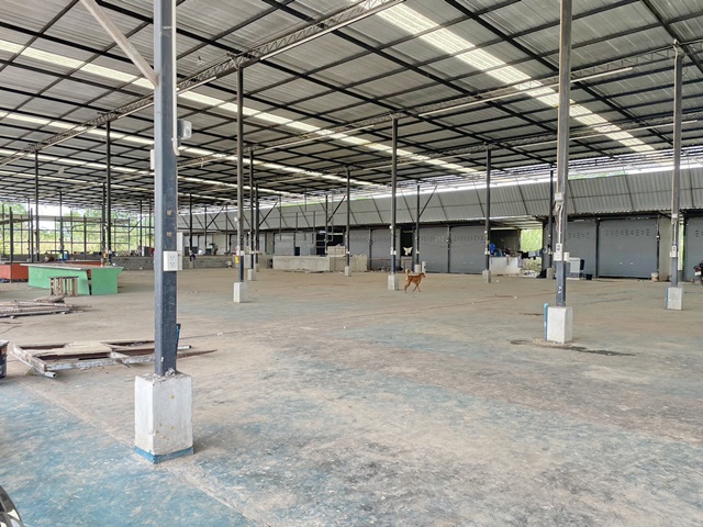 ถูกสุดใน3โลก 70-80 บาทต่อตรม. กบินทร์บุรี พื้นที่ 195 ตรม. เครือสหพัฒน์  ติดถนนใหญ่ โกดังให้เช่า