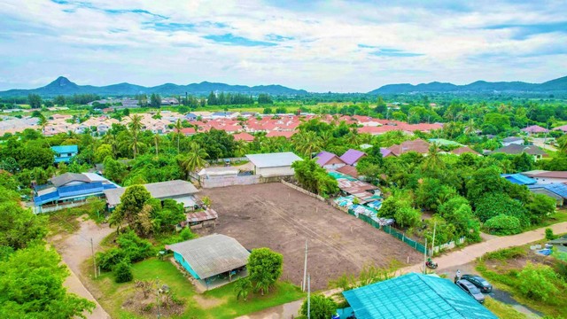 ขายด่วน ที่ดินราคาถูก ทำเลยดี อ.ปราณบุรี จ.ประจวบคีรีขันธ์ ขนาดที่ดิน 392 ตารางวา ใกล้หัวหิน ใกล้ทะเล