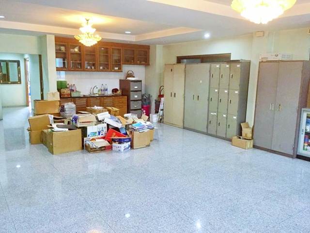 เดอะมอลล์ บางแค 1.2กม.จดบริษัทได้  ให้เช่าอาคารพาณิชย์  3.5ชั้น  45ตร.วา. 525ตร.ม. MRT หลักสอง 1.9 กม. 4นอน  ออฟฟิศ   5 น้ำ