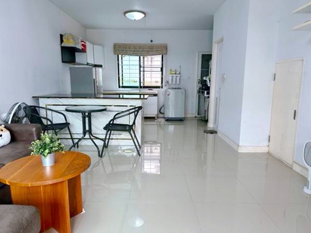 รพ.บางบัวทอง 1.1 กม. ตลาดสมบัติบุรี 800ม ให้เช่าทาวน์เฮ้าส์ 2 ชั้น 19ตร.วา. 160ตร.ม. 3นอน โลตัส บางกรวย-ไทรน้อย 1.7 กม.