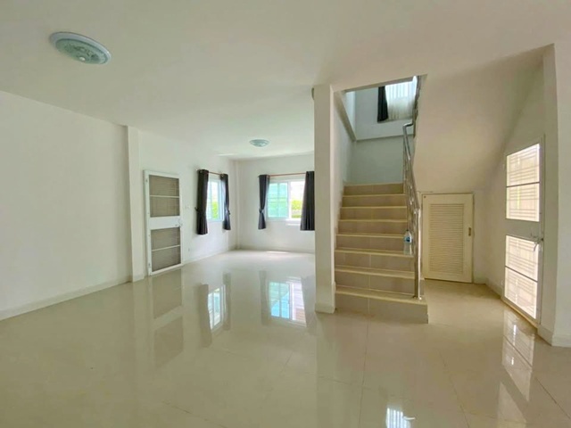 ใหญ่มากให้เช่าบ้าน2 ชั้นพร้อมสวน และสนามหญ้า 40 ตร.วา.3 แอร์ บางปูนคร-พุฒสี โลตัส แพรกษา 800 ม.ย่านแพรกษา น่าอยู่ 3 นอน ตลาดสดนิคมบางปู