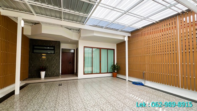 ขาย ทาวน์โฮมรีโนเวทใหม่ สไตล์โมเดริน ม.เสนาวิลล่า84 บางกะปิ แฮปปี้แลนด์ เนื้อที่ 31.5 ตรว. ตกแต่งสวย งานระบบใต้ดินปรับปรุงใหม่ทั้งหมดทาวน์โฮม 2 ชั้น หมู่บ้านเสนาวิลล่า 84 บางกะปิ รีโนเวทใหม่ทั้งหลังด้วยดีไซน์ทันสมัย สวยงาม บ้านตั้งอยู่ใน ทำเลดี เงียบสงบ แต่สะดวกสบายใกล้แหล่งชุมชน เหมาะสำหรับครอบครัวที่ต้องการพื้นที่ใช้สอยที่ลงตัว **รายละเอียด**  พื้นที่ใช้สอ