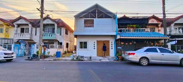 4นอน คลอง 11   ทาวน์เฮาส์ 2 ชั้นหลังมุม 26ตร.วา.บึงน้ำรักษ์ ธัญบุรี  206 ตร.ม.ตลาดพรธิสาร คลอง10 4กม. เทศบาลเมืองสนั่นรักษ์ 2.2กม. 