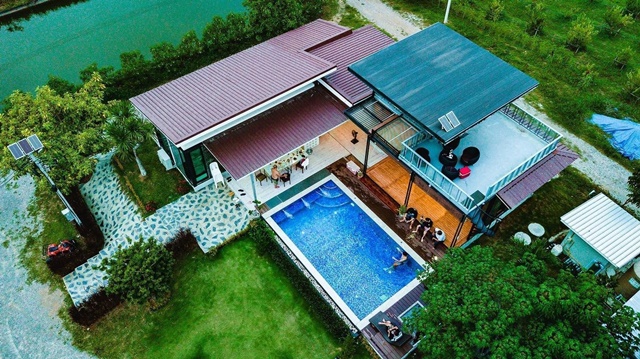 ขายรีสอร์ท 1 หลังวัดรางเสน่ห์ 1.7 กม. ปั๊มน้ำมัน พีที บ้านคา 3.4 กม. พร้อมที่ดิน  15 ไร่ ขาย 4 นอน 4 น้ำ  กลางเมืองราชบุรี