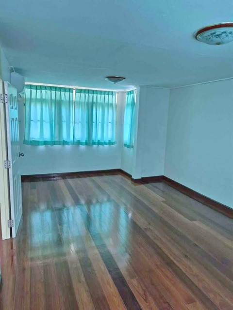 4นอน MRT ห้วยขวาง 900ม. 4 แอร์  ประชาราษฎร์บำเพ็ญ ให้เช่า บ้านเดี่ยว 2 ชั้น  50 ตร.วา.200 ตร.ม.  เดอะ สตรีท รัชดาภิเษก 2.4 กม.