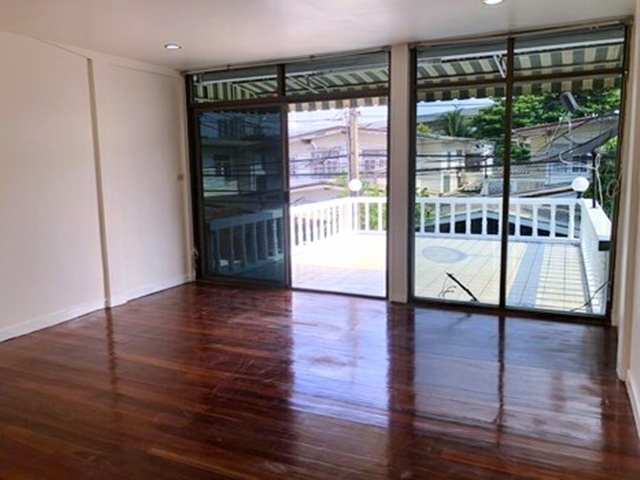 MRT บางซ่อน 900ม. MRT เตาปูน .ให้เช่าทาวน์เฮ้าส์ 2 ชั้น 25 ตร.วา. 200 ตร.ม. ม.มจพ. 2.8 กม. 3 นอน ย่านสะพาน 99  เซ็นทรัลลาดพร้าว 4.9 กม.