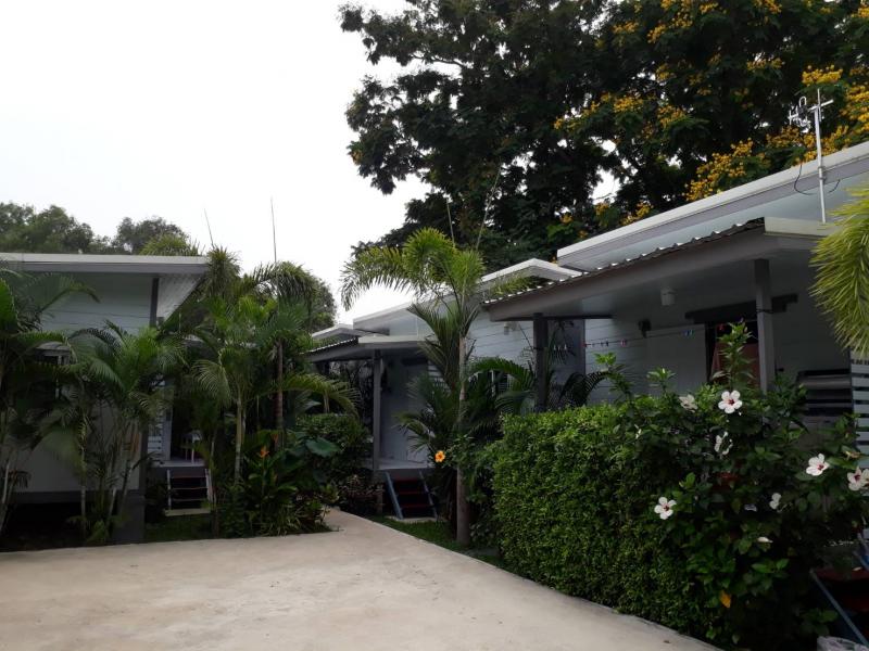 #บ้านเช่าในเมืองเอกโครงการ3•ประเภท : บ้านเช่า สไตล์รรสอร์ท (บีโฮม โครงการ 3)เนื้อที่ : 5 ตรว.ที่ตั้ง : หมู่บ้านเมืองเอกโครงการ 3 ต.หลักหก อ.เมืองปทุมธานี จ.ปทุมธานีราคา : 5,000 บาท/เดือน•*ลักษณะพื้นที่/บริเวณรอบๆ- บ้านเช่าในเมืองเอกโครงการ 3- ให้เช่า 5,000 บาท/เดือน- มีของในบ้านเช่า เช่น ทีวี   ตู้เย็น  ไมโครเวฟ ให้- ออกแบบบ้านสไตล์รรสอร์ท•*รายละเอียดค่าใช้จ่ายในการเช่า1.ค่าเช่