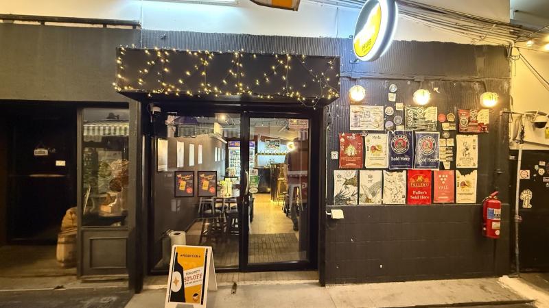 พื้นที่ให้เช่า ติดรถไฟฟ้าBTSอารีย์ อาคารปียวรรณ  คนผ่านต่อวันเยอะมาก ซอยทางเดินทะลุไปรถไฟฟ้า