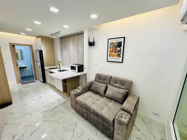 ให้เช่าบ้าน 3 ชั้น 180 ตร.ม. ย่านสาทร หลังมุม ซอยจันทร์ 32 สไตล์โมเดิร์น ใกล้ Central พระราม 3