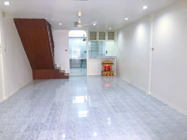 MRT เตาปูน MRT บางซ่อน 900ม..ให้เช่าทาวน์เฮ้าส์ 2 ชั้น 25 ตร.วา. 200 ตร.ม. ม.มจพ. 2.8 กม. 3 นอน ย่านสะพาน 99  เซ็นทรัลลาดพร้าว 4.9 กม.