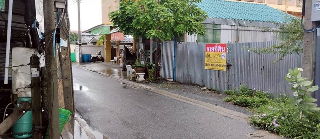ขาย ที่ดินถมแล้ว แปลงสวย 1-0-32 ไร่ ทำเลดี ย่านสะแกงาม 54 บางขุนเทียน พระราม 2 เหมาะสำหรับสร้างโกดัง
