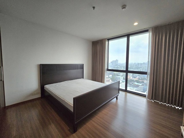 ขายด่วน คอนโดหรู The Issara ลาดพร้าว 1 ห้องนอนใหญ่ 53 ตร.ม. เดิน 5 นาทีถึง MRT ลาดพร้าว ห้องมุม ชั้นสูง ลมดี วิวไม่บัง