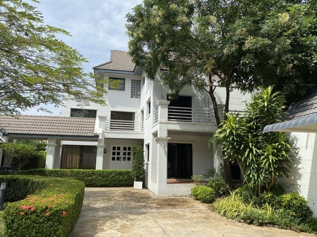 ให้เช่าบ้านเดี่ยว 3 ชั้น  หมู่บ้านนวธานี เสรีไทย  59 ที่ดิน 200 ตารางวา  3 ชั้น 3 ห้องนอน 3 ห้องน้ำ พร้อมอยู่ 