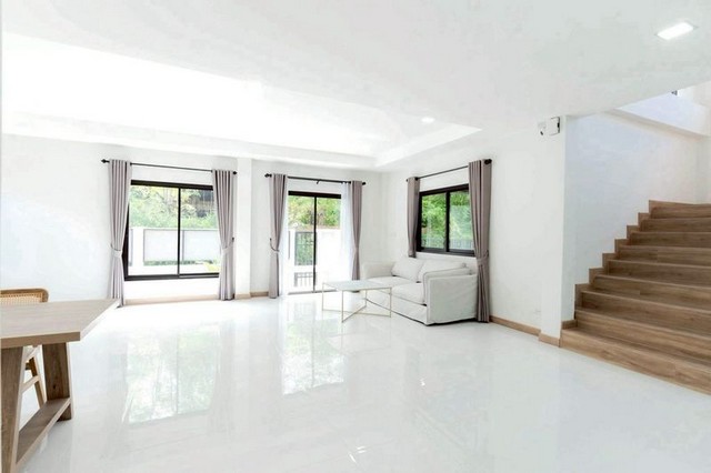 พูลวิลล่า2 ชั้น ทำเลทอง น้ำไม่ท่วม สันกลาง สันกำแพง