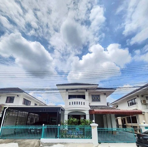 บ้านเดี่ยว 2 ชั้นให้เช่า – ลากูนน่าโฮม สันทราย เชียงใหม่ ขนาดที่ดิน 70 ตร.วา ค่าเช่าเพียง 20,000 บาท/เดือน รายละเอียดบ้าน4 ห้องนอน4 ห้องน้ำพื้นที่กว้างขวาง เหมาะสำหรับครอบครัวโครงการเงียบสงบ ปลอดภัย บรรยากาศดี สถานที่ใกล้เคียงโรงเรียนนานาชาติ NIS – 15 นาทีโรงเรียนต้นกล้า – 10 นาทีCentral Festival Chiang Mai – 10 นาทีรพ.กรุงเทพเชียงใหม่ – 15 นาทีตลาดรวมโชค, Big C Extra, Makro – 10 นาทีมหาวิทยาลัยพายัพ – 12 