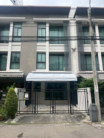 ให้เช่าทาวโฮม3ชั้น บ้านกลางเมือง รามคำแหง39   ย่านรามคำแหง ลาดพร้าว ทาวอินทาว เลียบด่วนรามอินทรา